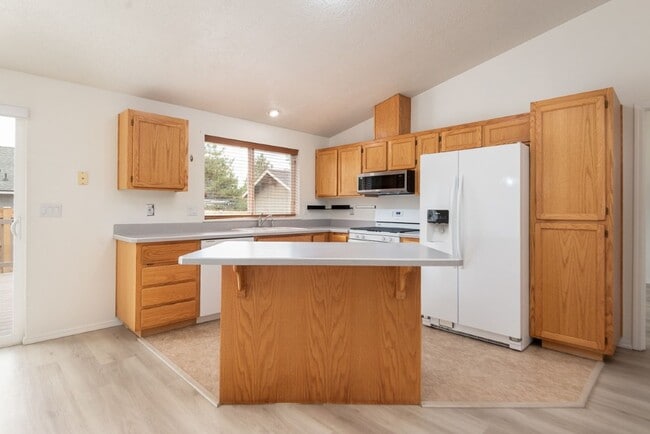 Building Photo - 63251 Gallop Ct