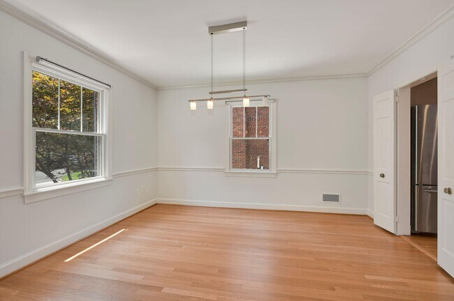 Building Photo - 4505 Alton Pl NW