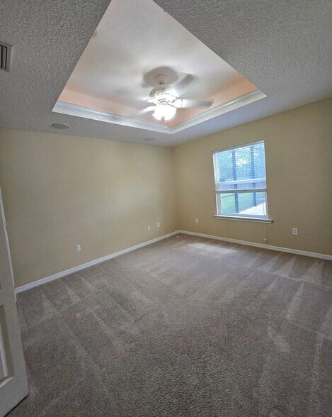Building Photo - 9982 SW 101st Ave