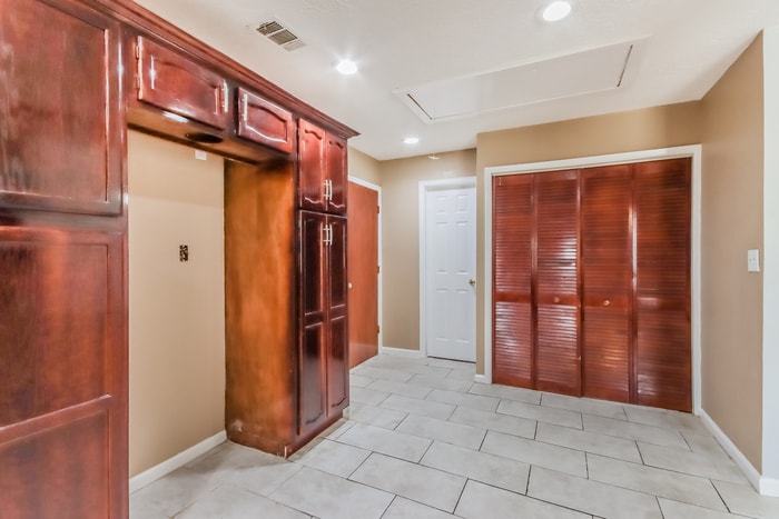 Building Photo - 810 Townley St