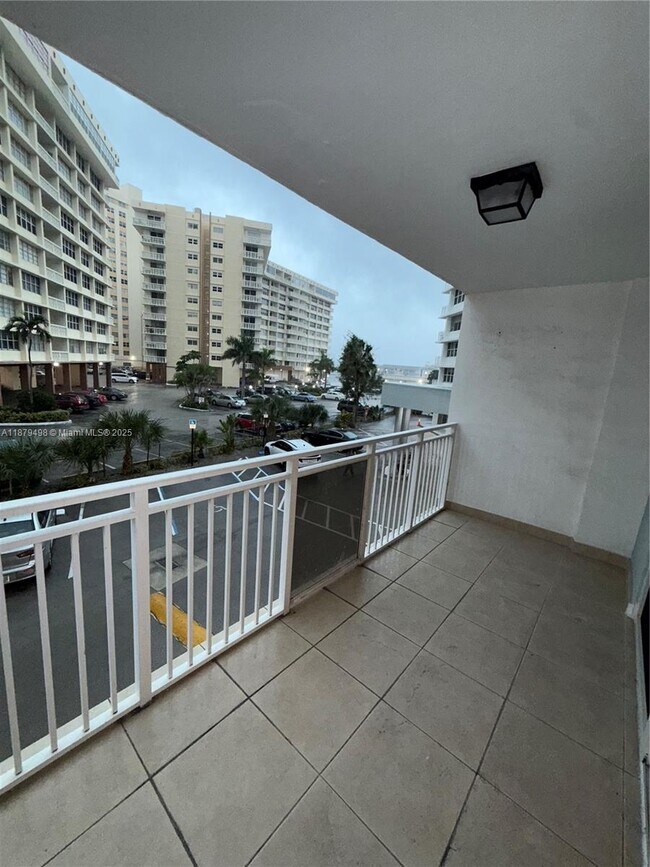 Building Photo - 1801 S Ocean Dr