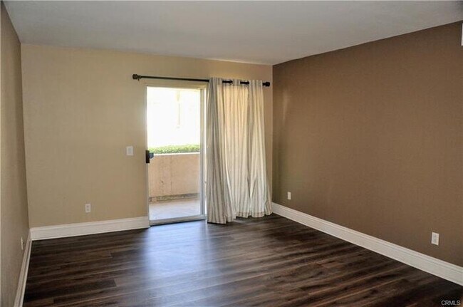 Building Photo - 2400 Del Mar Way