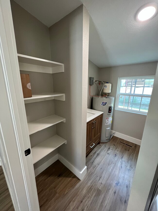 Building Photo - 415 E Jackson St