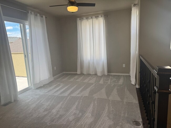 Building Photo - Living by the Lake! 3 bed, 2.5 bath, 3 car...