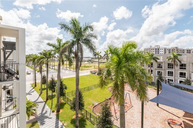 Building Photo - 4640 NW 84th Ave