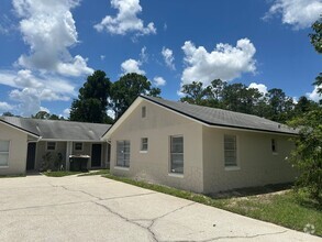 Building Photo - 3 bed 2 bath tri plex near UCF