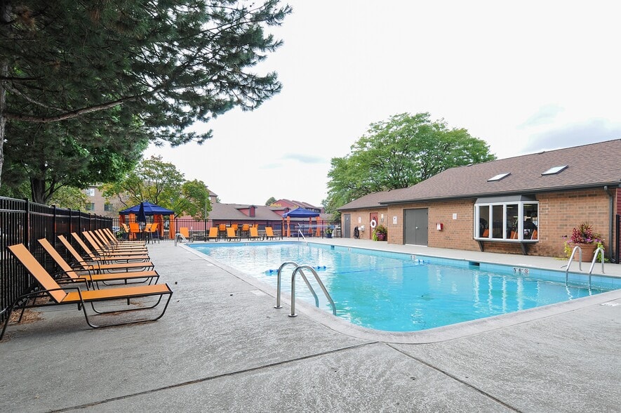 Building Photo - Fifteen98