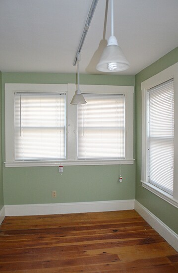 Building Photo - $1600 - 2BRM - 900ft2 - Bangor – Cumberlan...