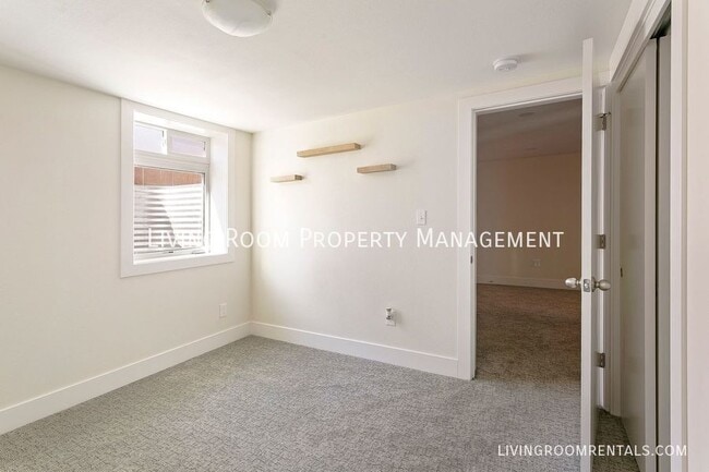 Building Photo - 8034 SE 42nd Ave