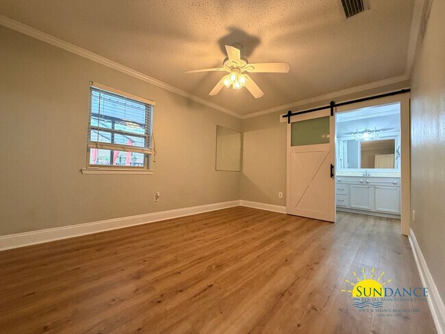 Building Photo - Stunning 3 Bedroom Home in Valparaiso with In-ground pool!