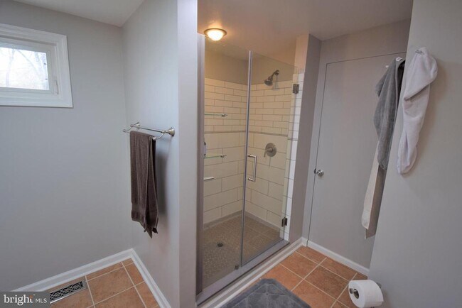 Building Photo - 8811 Badger Dr