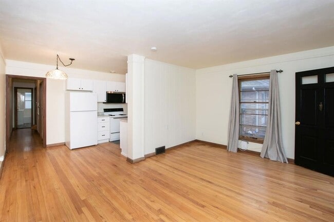 Building Photo - 4931 Woodland Ave