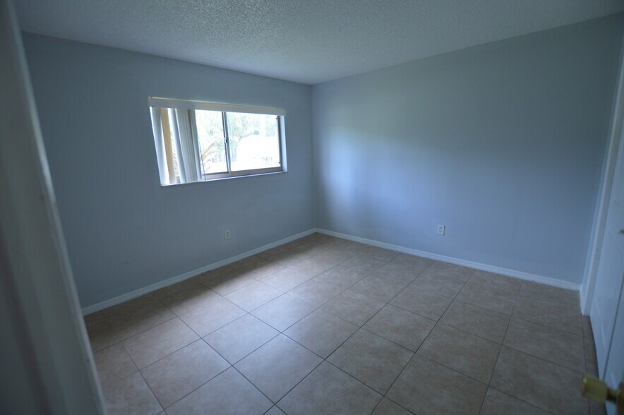 Building Photo - 7947 Pinehurst Dr