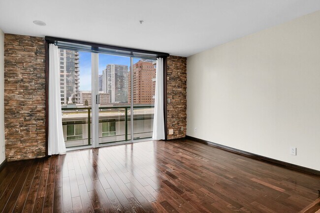 Building Photo - 0bd/1ba Bellevue Condo