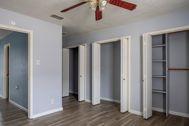 Building Photo - 208 Miller Dr