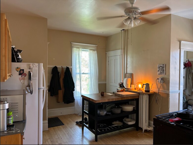 kitchen1 - 430 4th St NE