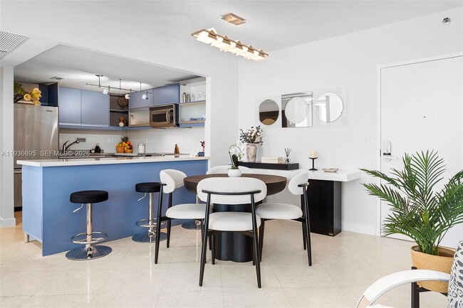 Building Photo - 2301 Collins Ave