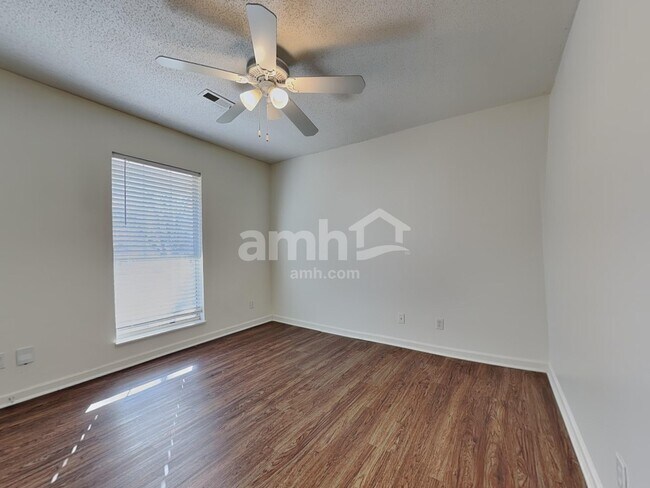 Building Photo - 2114 Post Oak Ln