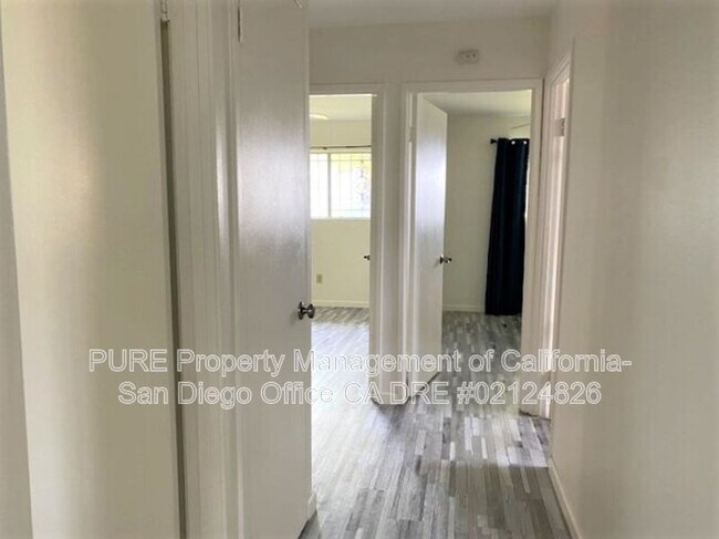 Building Photo - 2925 Luana Dr