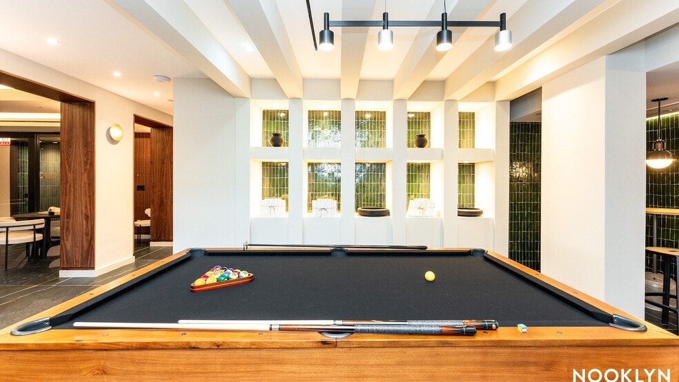 Building Photo - 654 Madison St