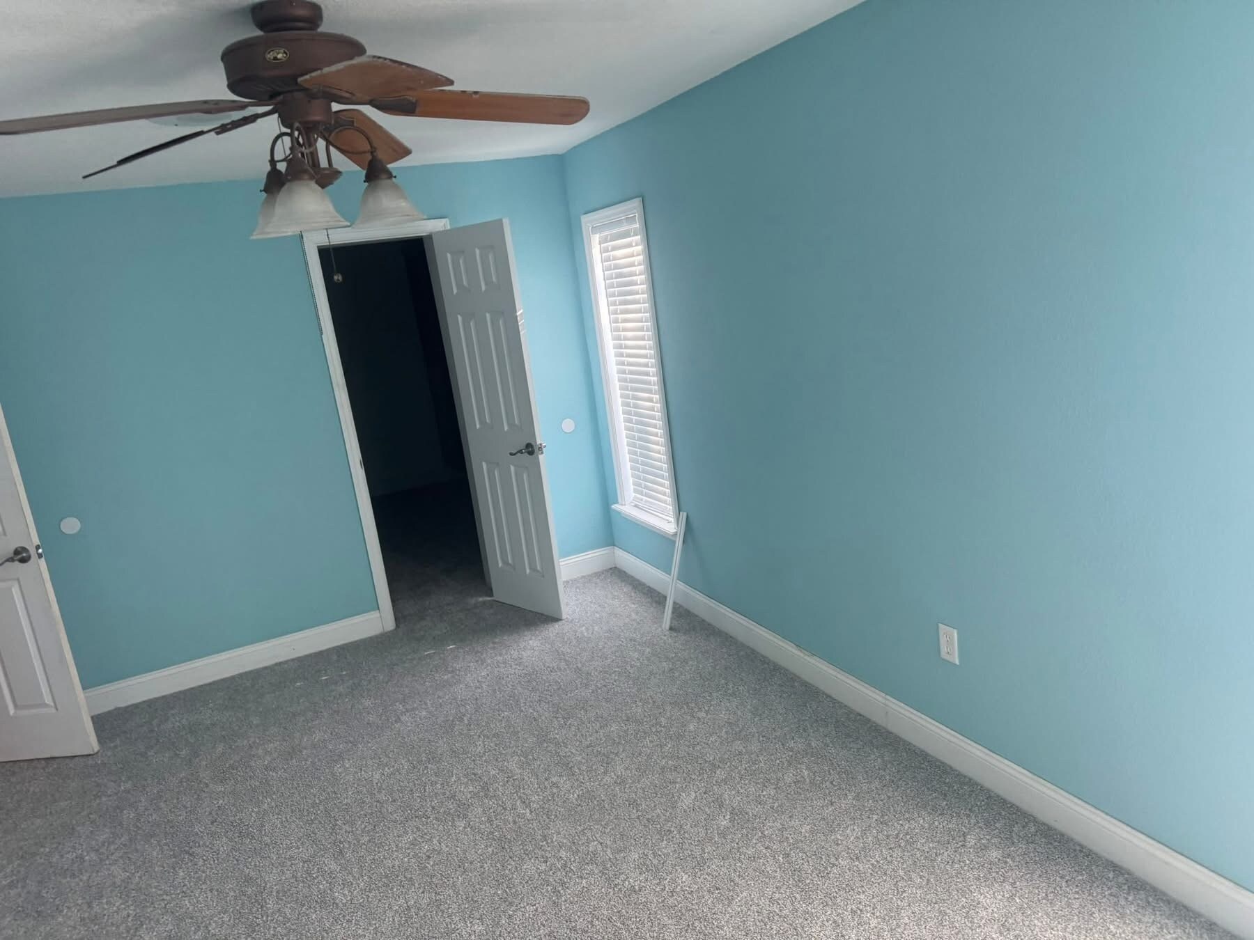 Building Photo - 9334 Sacramento Dr