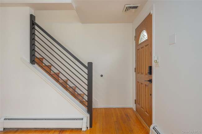 Building Photo - 8 Loran Ct