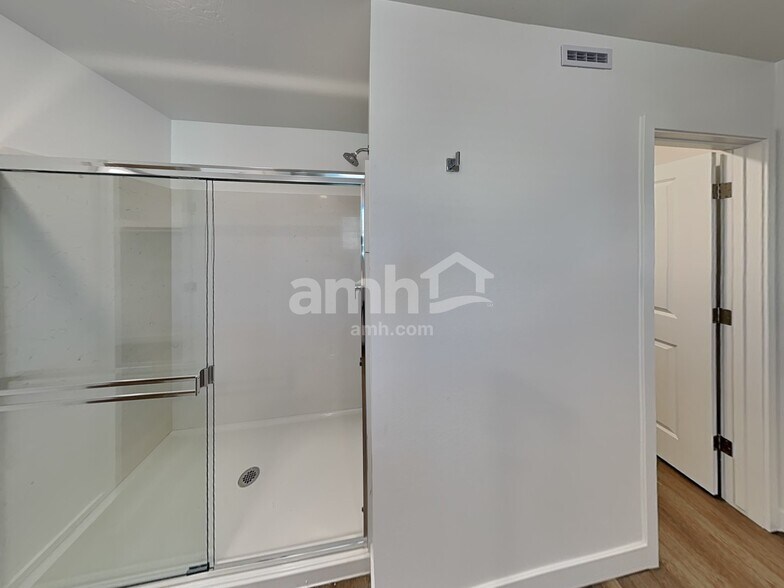 Building Photo - 12532 W Flynn Ln