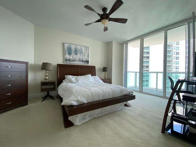 Building Photo - 2/2 Marina Grande Condominium