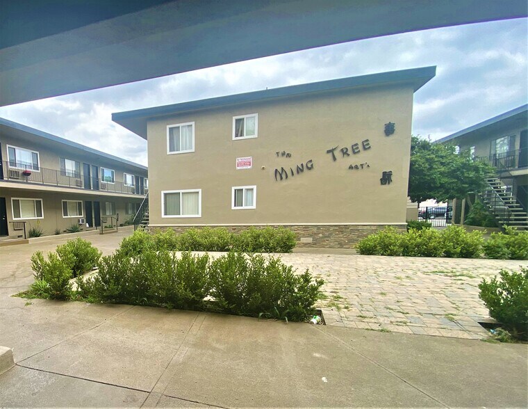 Building Photo - 12625 San Fernando Rd