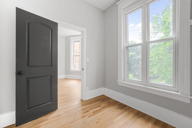 Building Photo - 6923 S Vernon Ave