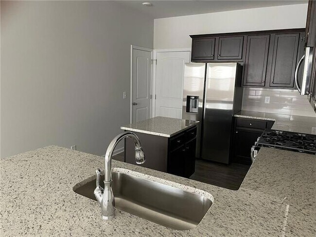 Building Photo - 92 Shelter Ln E