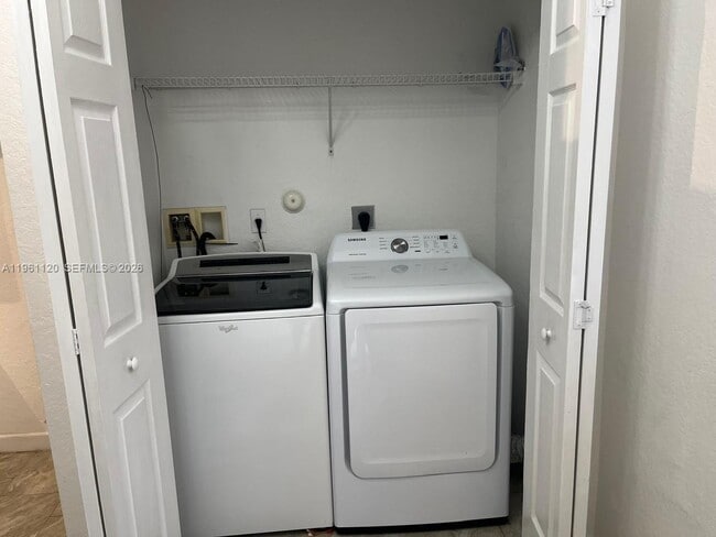 Building Photo - 4211 Napoli Lake Dr