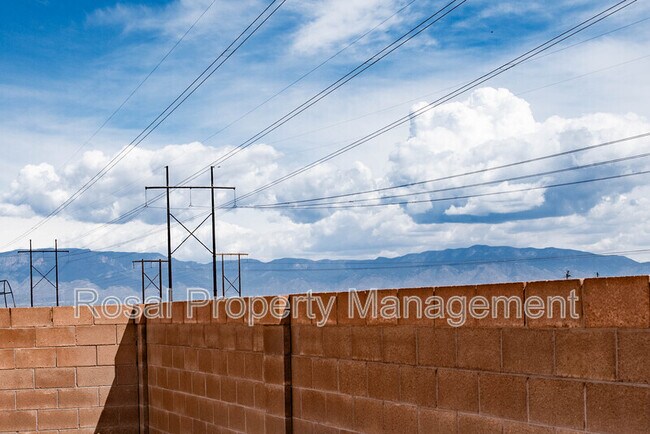 Building Photo - 1900 Cielo Oeste Pl NW