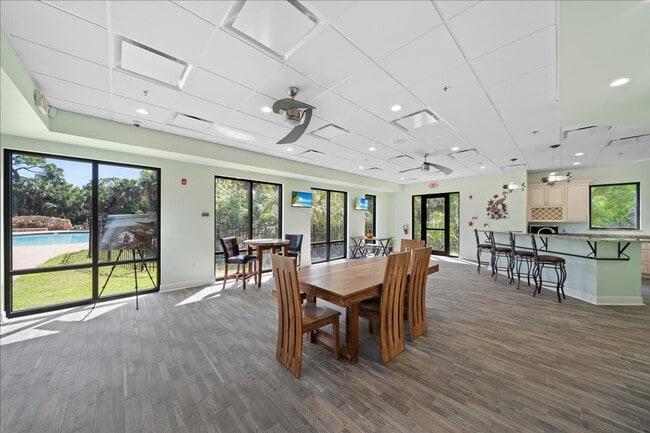 Building Photo - 605 Kemp St