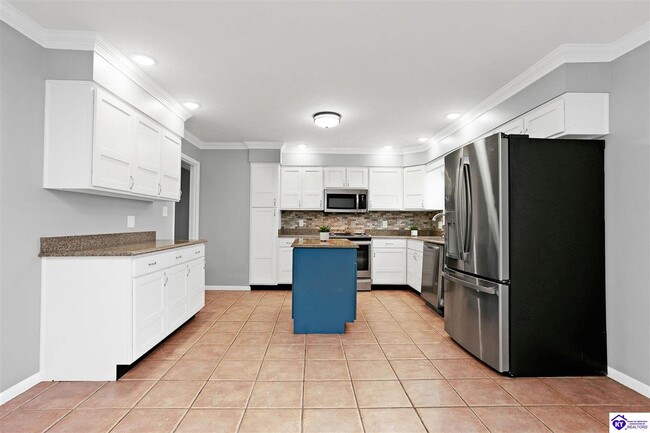 Building Photo - 705 Bon Aire Dr