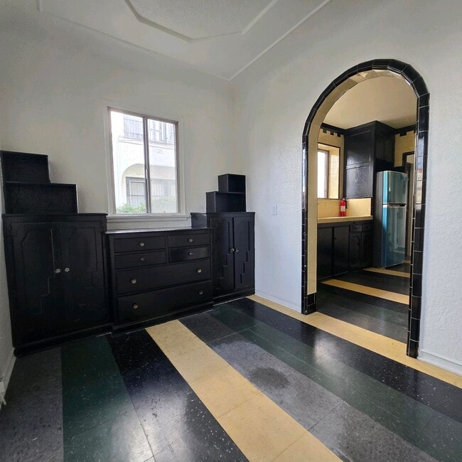 Building Photo - Large Fairfax area Lower Duplex