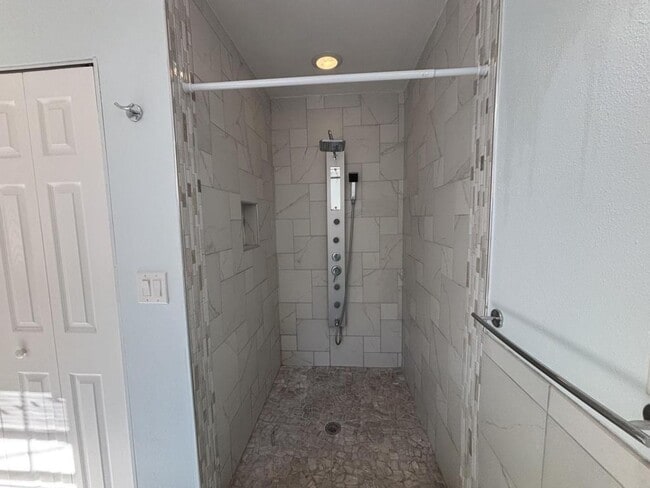 Building Photo - 17 Killian Rd