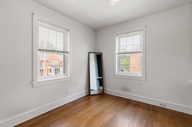 Building Photo - 2128 Gilles St