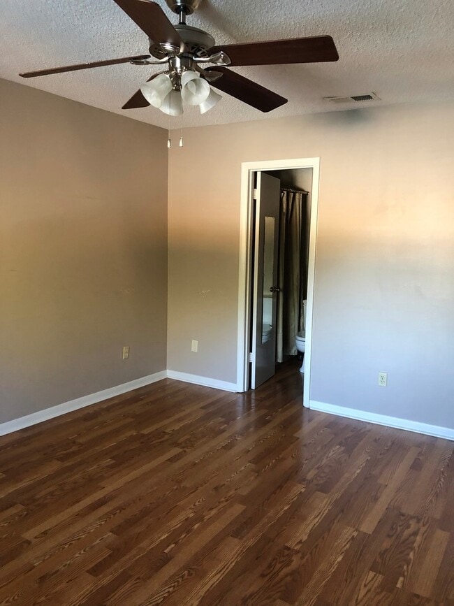 Building Photo - 2700 Mizell St