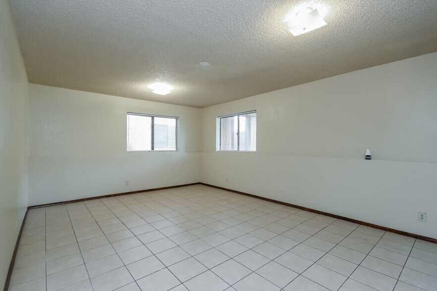Building Photo - 1226 W Seashore Dr