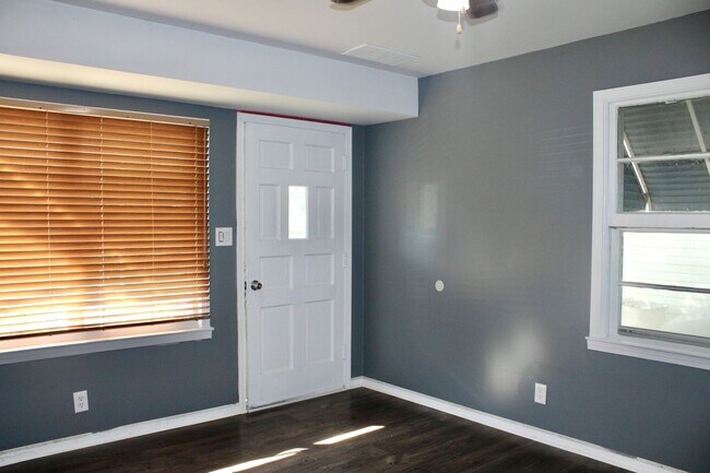 Building Photo - 3922 Herrick St