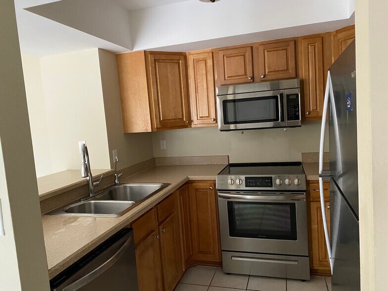 Primary Photo - 1530 SE Royal Green Cir
