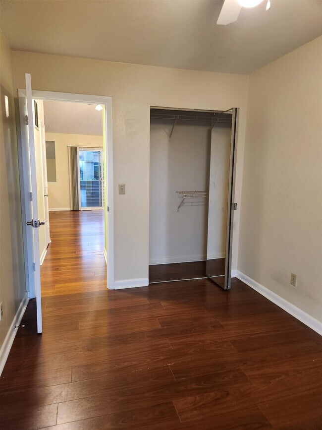 Building Photo - 1394 Bradley Dr