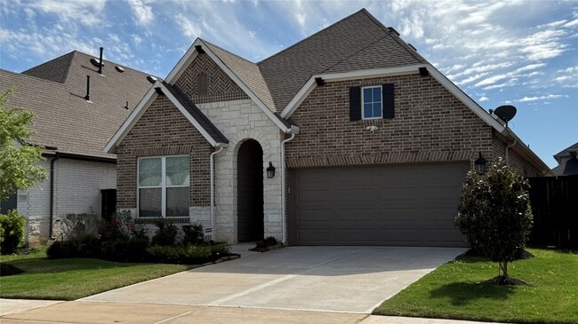 Building Photo - 215 Amaranth Wy