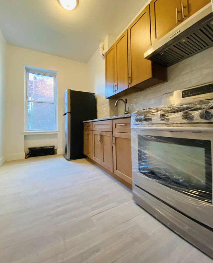 Building Photo - 273 Sumpter St