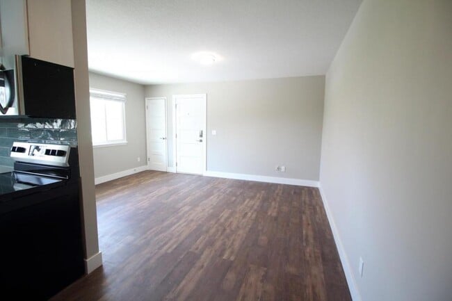 Building Photo - 6020 Metcalf Ln