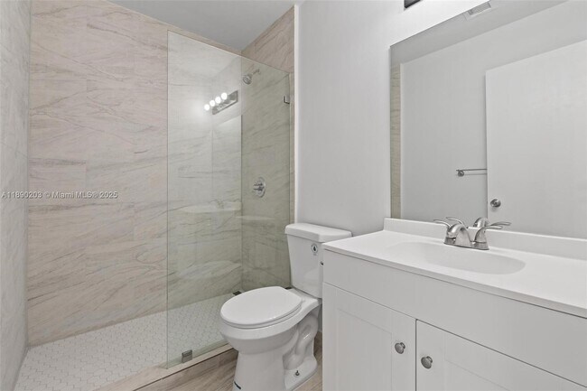 Building Photo - 6255 SW Kendale Lakes Cir