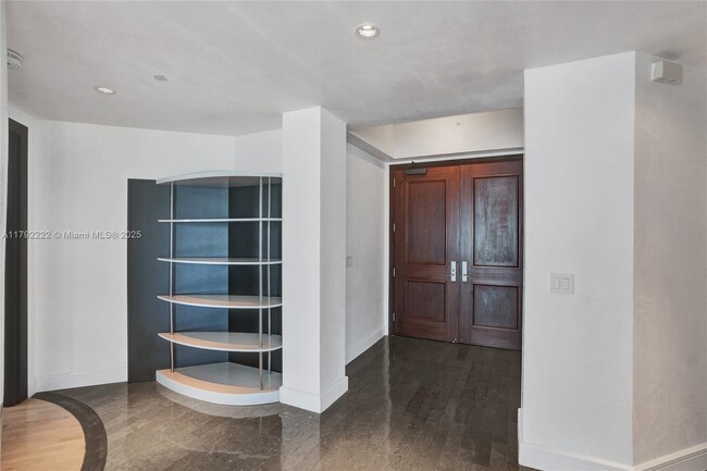 Building Photo - 1425 Brickell Ave