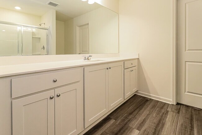 Building Photo - 103 Bentwater Wy