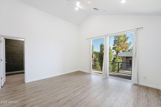 Building Photo - 225 N Pleasant Dr